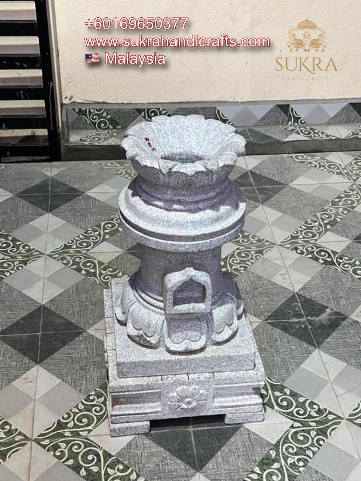 Lotus Top Round Single Stone Thulasimaadam